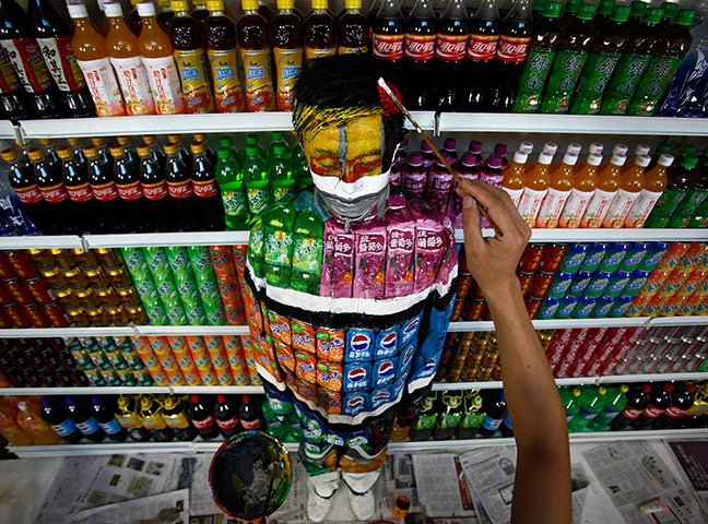 Τώρα τον βλέπεις, τώρα δεν τον βλέπεις- Η μαγική τέχνη του καμουφλάζ κάνει τον Λιου Μπόλιν αόρατο [εικόνες] | iefimerida.gr 4