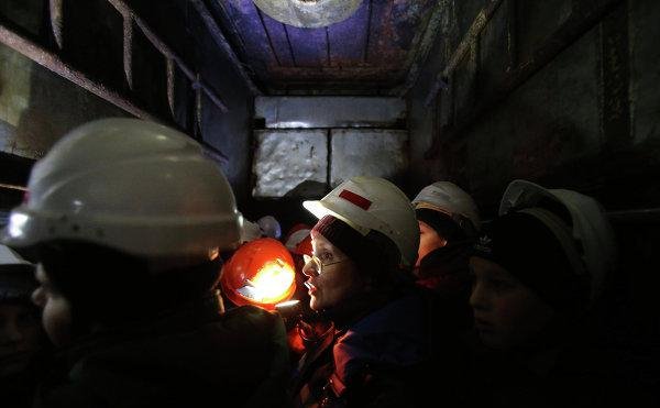 Κλινική στα έγκατα της Γης -Κλείνονται σε ορυχείο για να θεραπευθούν από ασθένειες [εικόνες] | iefimerida.gr 4