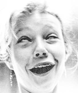 Οταν ο Τζορτζ Κλούνεϊ, η Γκουίνεθ Πάλτροου και η Κέλι Όσμπορν ήταν παιδιά [εικόνες] | iefimerida.gr 2