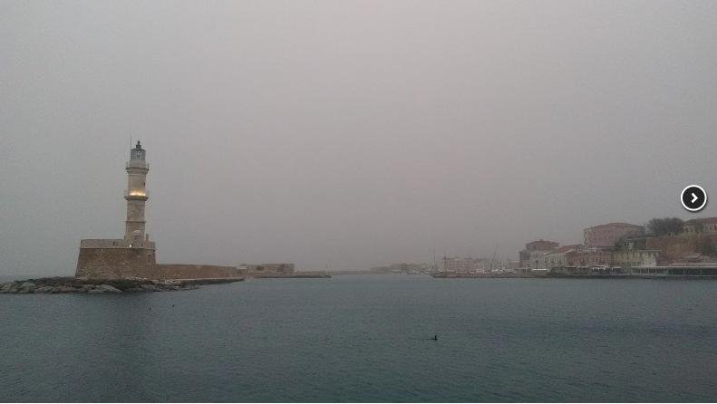 Σκηνικό θρίλερ στα Χανιά -Τα «σκέπασε» κόκκινη ομίχλη  [εικόνες]  | iefimerida.gr 3