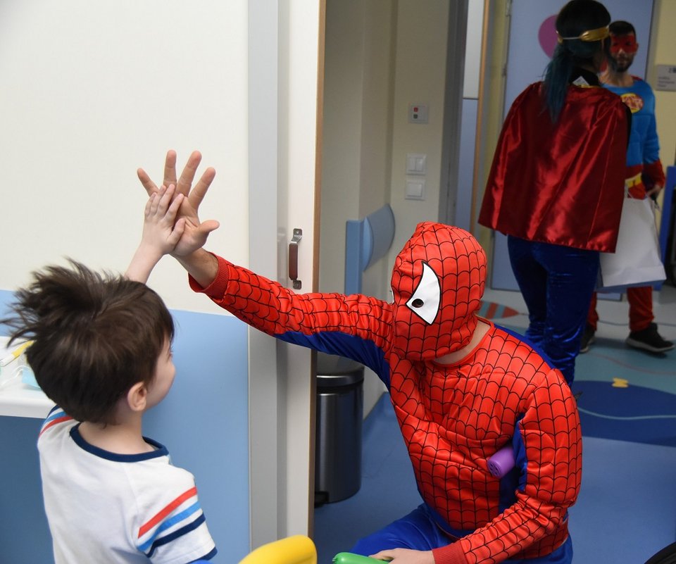 Αποκριάτικη γιορτή-έκπληξη από τον ΟΠΑΠ στα παιδιατρικά νοσοκομεία -Δώρα και χαμόγελα στα παιδιά [εικόνες & βίντεο] | iefimerida.gr 4