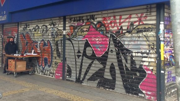 H Aθήνα πέφτει σε μελαγχολία, η ανεμελιά της καταστράφηκε: Όσα είδε η γερμανική Zeit [εικόνες] | iefimerida.gr 3