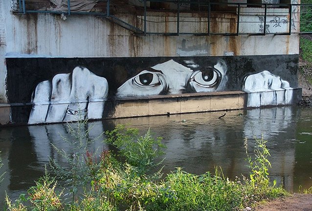 O Ρώσος street artist που ανταγωνίζεται τον Βρετανό Banksy [εικόνες]  | iefimerida.gr 5