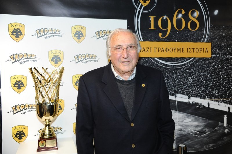 Μεγάλη έκπληξη ΟΠΑΠ και ΑΕΚ για τους φίλους της: Αντίκρισαν ξαφνικά το Κύπελλο [εικόνες & βίντεο] | iefimerida.gr 4