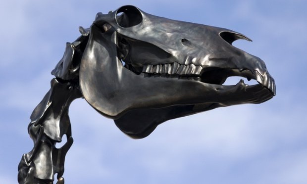 To νέο αντικαπιταλιστικό γλυπτό στην Τrafalgar Square που αναστατώνει το Λονδίνο [εικόνες] | iefimerida.gr 0