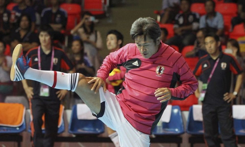 Είναι 52 ετών, συνεχίζει να παίζει επαγγελματικά ποδόσφαιρο και δηλώνει «Θα παίζω μέχρι να πεθάνω» [εικόνες & βίντεο] | iefimerida.gr 1