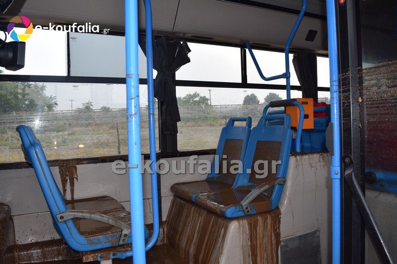 Μέσα στο λεωφορείο που... βούλιαξε στη Θεσσαλονίκη [εικόνες] | iefimerida.gr 0