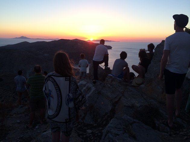 Οι... δύο Ελλάδες μέσα από ένα φωτογραφικό οδοιπορικό: Από τις παραλίες της Μυκόνου, στα λουκέτα των μαγαζιών [εικόνες] | iefimerida.gr 2