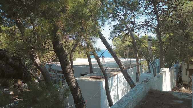 Αυθαίρετο σε αναδασωτέα περιοχή έχει ο Παπακωνσταντίνου | iefimerida.gr 5