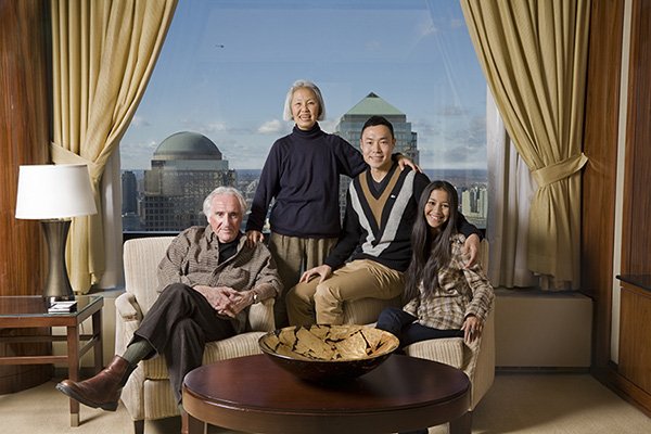 Εντελώς άγνωστοι φωτογραφίζονται και δημιουργούν τα τέλεια οικογενειακά πορτραίτα [εικόνες] | iefimerida.gr 5