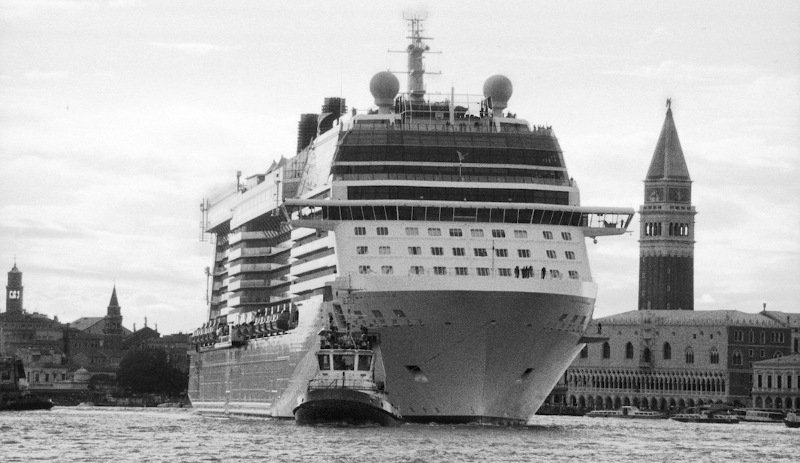 Πώς ο τουρισμός «τρώει» τη Βενετία -Οι εικόνες με τα κρουαζιερόπλοια [εικόνες] | iefimerida.gr 5