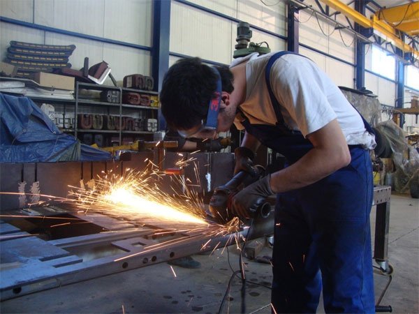 Αυτό είναι το «τούρμπο» μονοθέσιο που φτιάχτηκε από φοιτητές του ΑΠΘ -Θα γκαζώσει σε τρεις διεθνείς αγώνες [εικόνες] | iefimerida.gr 2