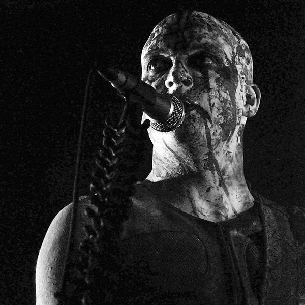 «Μπαμπά, από 'δω το αγόρι μου...» - Οι πιο ακραίοι εμφανισιακά αστέρες της Black Metal σκηνής [εικόνες] | iefimerida.gr 5