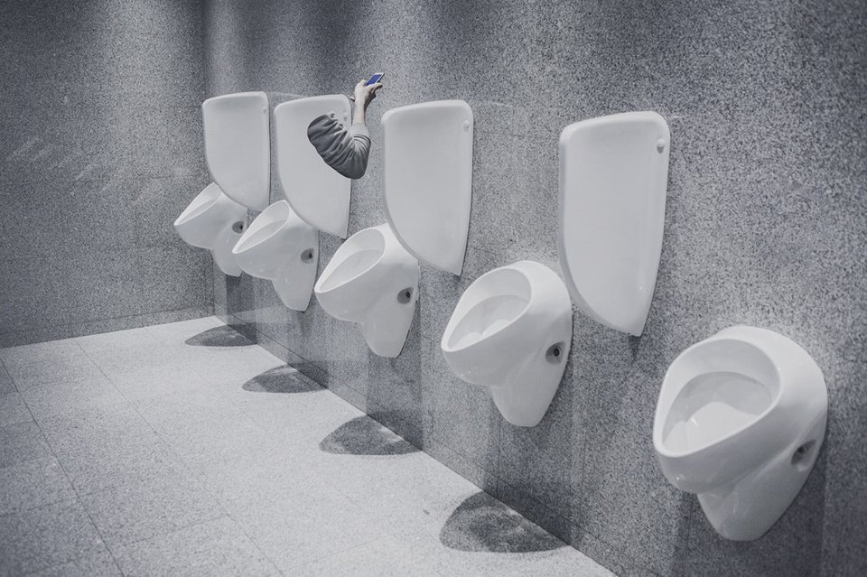 Η έκθεση φωτογραφίας που θα σοκάρει: Δείχνει την εξάρτηση του σύγχρονου ανθρώπου από τα smartphones [εικόνες] | iefimerida.gr 2