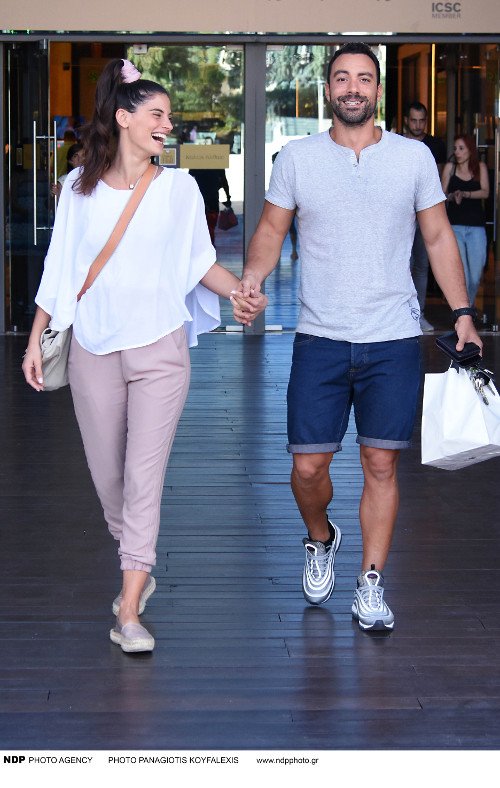 Τανιμανίδης-Μπόμπα πιασμένοι χεράκι-χεράκι πήγαν για ψώνια [εικόνες] | iefimerida.gr 1