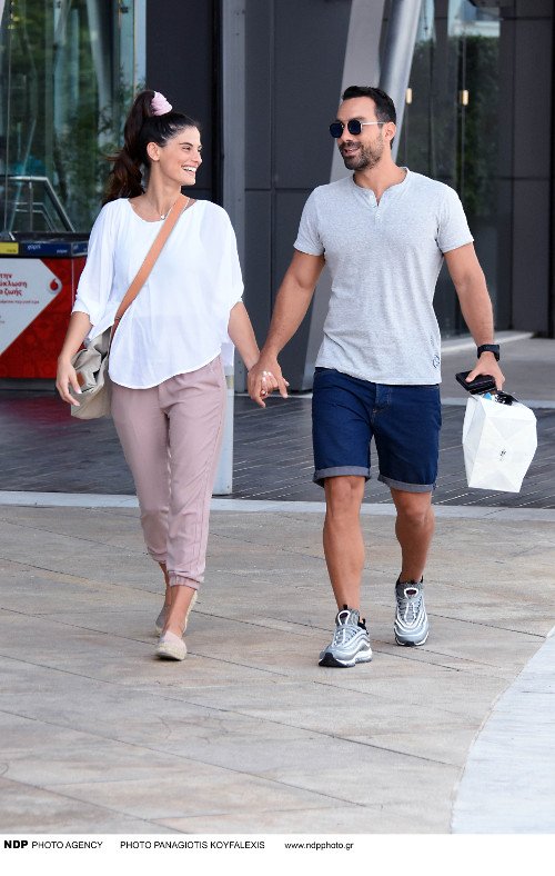 Τανιμανίδης-Μπόμπα πιασμένοι χεράκι-χεράκι πήγαν για ψώνια [εικόνες] | iefimerida.gr 0