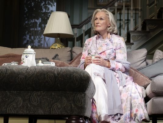 Η Γκλεν Κλόουζ επέστρεψε και καθηλώνει [εικόνες] | iefimerida.gr 0