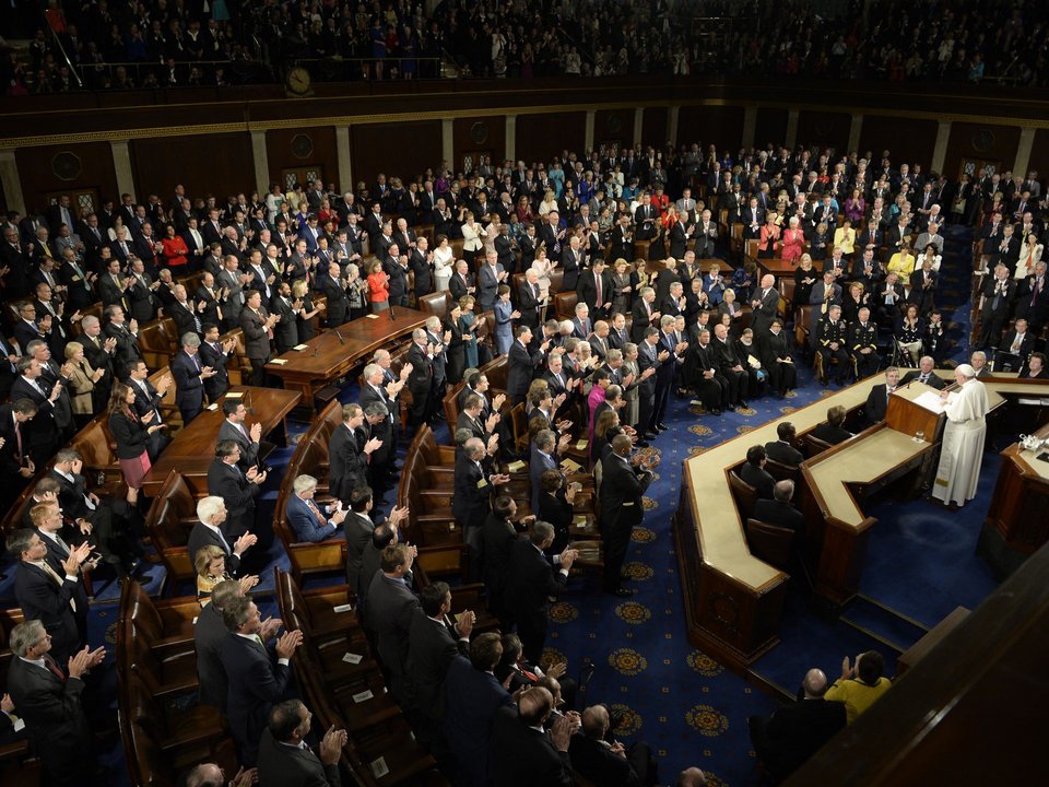 Υποδοχή ροκ σταρ για τον Πάπα στο Κογκρέσο [εικόνες & βίντεο] | iefimerida.gr 3