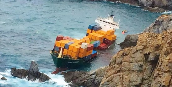 Εντυπωσιακή ανέλκυση ναυαγίου στη Μύκονο [εικόνες&βίντεο] | iefimerida.gr 1