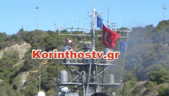 Εκπληκτοι οι περαστικοί: Τουρκικό πολεμικό πλοίο διασχίζει τον Ισθμό [εικόνες] | iefimerida.gr 2