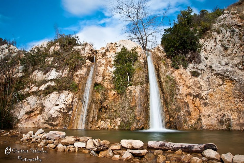 Κι όμως, σε απόσταση μισής ώρας από την Ομόνοια υπάρχει καταρράκτης -Μια άγνωστη, μαγική γωνιά στην Πεντέλη [εικόνες & βίντεο] | iefimerida.gr 1