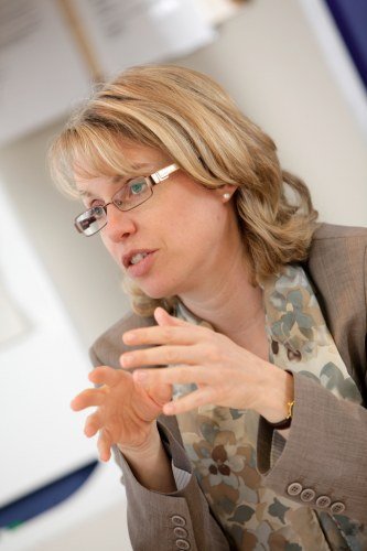 Η γυναίκα που θα ανακοινώσει επίσημα το αποτέλεσμα του δημοψηφίσματος [εικόνες] | iefimerida.gr 1