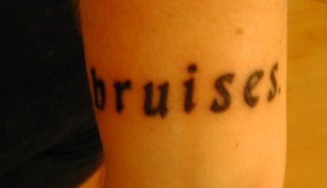 Ενα διήγημα γίνεται τατουάζ λέξη προς λέξη σε 553 σώματα εθελοντών [εικόνες+βίντεο] | iefimerida.gr 1