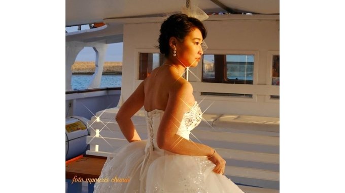 Οι Κινέζοι ζουν το όνειρο: Νυφικά μπομπονιέρες, γαμπροί με παπιγιόν και παλαιικές πόζες στο λιμάνι των Χανίων [εικόνες] | iefimerida.gr 2