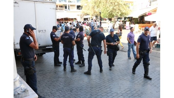 Ενταση στην ορκωμοσία του περιφερειακού συμβουλίου Κρήτης -Φυγαδεύτηκε ο Μπαρμπαρούσης [εικόνες] | iefimerida.gr 3