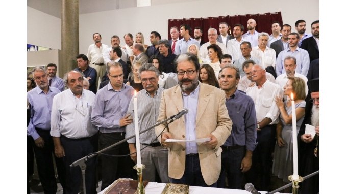 Ενταση στην ορκωμοσία του περιφερειακού συμβουλίου Κρήτης -Φυγαδεύτηκε ο Μπαρμπαρούσης [εικόνες] | iefimerida.gr 7