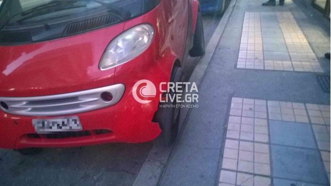 Απίστευτο τροχαίο στο Ηράκλειο -Αυτοκίνητο πήρε παραμάζωμα τα πάντα και στο τέλος τούμπαρε στη μέση του δρόμου [εικόνες] | iefimerida.gr 7