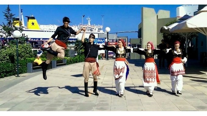 Απόβαση 3000 τουριστών στο λιμάνι του Ηρακλείου [εικόνες] | iefimerida.gr 0