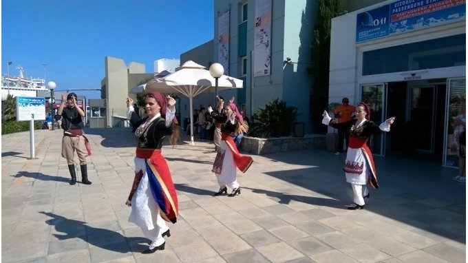 Απόβαση 3000 τουριστών στο λιμάνι του Ηρακλείου [εικόνες] | iefimerida.gr 1