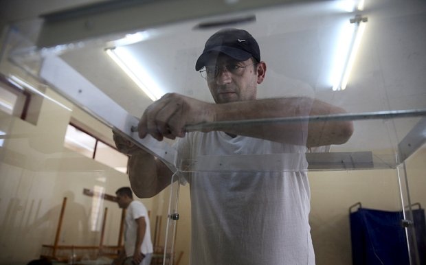 «Τρέχουν» στο ΥΠΕΣ για το δημοψήφισμα της Κυριακής [εικόνες] | iefimerida.gr 1