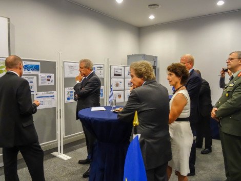 Στον Ευρωπαϊκό Οργανισμό Αμυνας ο Αβραμόπουλος -Συνάντηση και με τον Μάρτιν Σουλτς [εικόνες] | iefimerida.gr 4