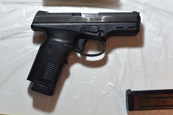 Φωτογραφίες μέσα από το κρησφύγετο του Πετρακάκου: Είχε κρυμμένο ένα ολόκληρο οπλοστάσιο [εικόνες] | iefimerida.gr 5