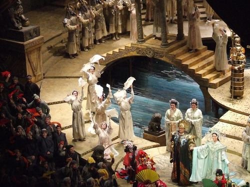 «Τουραντότ» σε σκηνοθεσία Φράνκο Τζεφιρέλι στο Μέγαρο Μουσικής Αθήνας και Θεσσαλονίκης [εικόνες] | iefimerida.gr 2