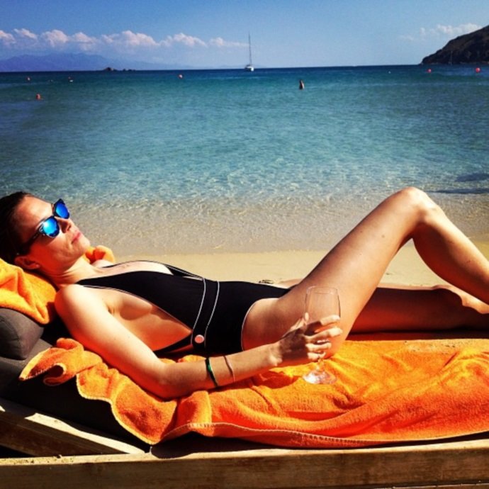 Φωτογραφίες με μαγιό από την Μύκονο ποστάρει η Βίκυ Καγιά [εικόνες]  | iefimerida.gr 0