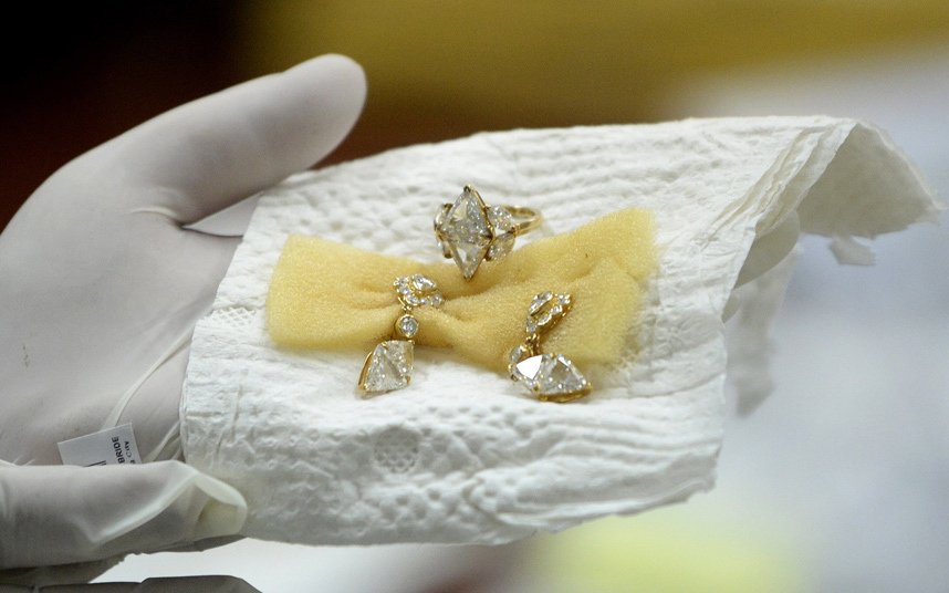 Η θρυλική συλλογή κοσμημάτων της Ιμέλντα Μάρκος, της καλλονής συζύγου ενός δικτάτορα [εικόνες] | iefimerida.gr 18