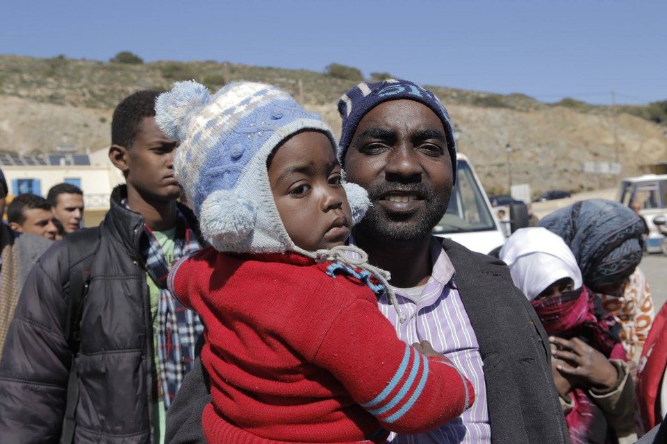 Ο φωτογράφος που έφτασε πρώτος στη Γαύδο και αντίκρισε τους 157 μετανάστες: «Μόλις με είδαν με αγκάλιαζαν κι έκλαιγαν» [εικόνες] | iefimerida.gr 4