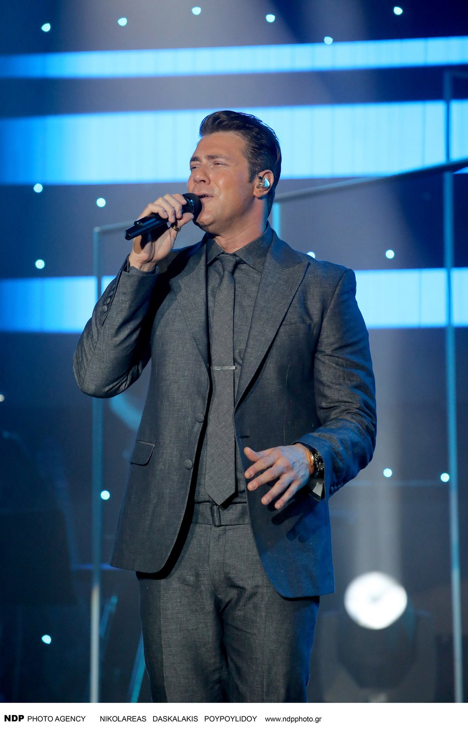 Πρεμιέρα για την Βανδή -Η μαύρη εφαρμοστή φόρμα που την έκανε να μοιάζει με «αιλουροειδές» [εικόνες]  | iefimerida.gr 7