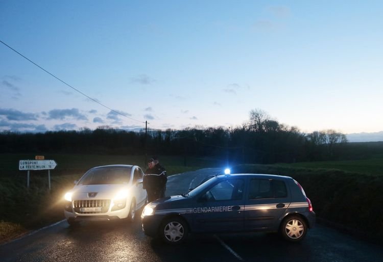 Ασύλληπτοι  οι μακελάρηδες του Charlie Hebdo -Καρέ-καρέ η επιχείρηση εντοπισμού τους στο τεράστιο δάσος που έχει το μέγεθος του Παρισιού [εικόνες & βίντεο] | iefimerida.gr 4