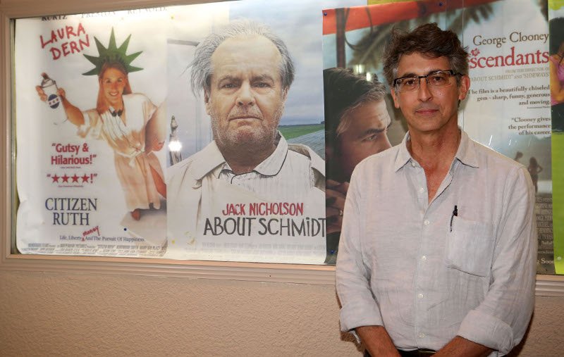 Αστραψαν τα φλας: Στο Αίγιο με τη μητέρα του ο ελληνικής καταγωγής βραβευμένος με Οσκαρ Αλεξάντερ Πέιν [εικόνες] | iefimerida.gr 4