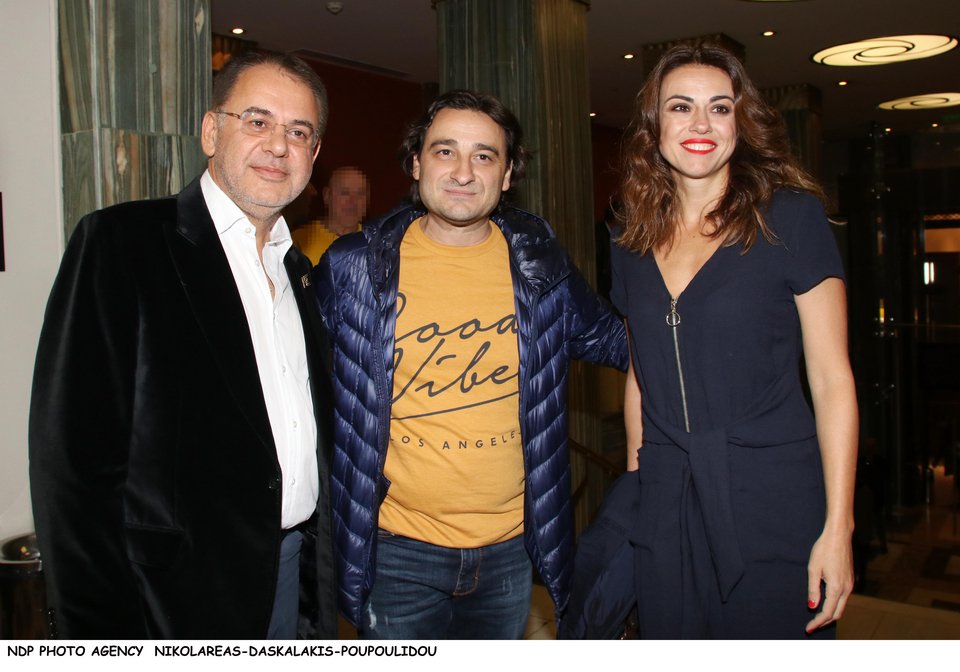 Η ωραία σύζυγος του Βασίλη Χαραλαμπόπουλου στο πλευρό του στην πρεμιέρα του [εικόνες] | iefimerida.gr 8