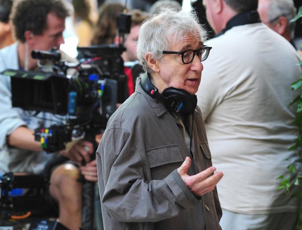 Eλληνοαμερικάνος μπουκάρει στα γυρίσματα της νέας ταινίας του Γούντι Αλεν και τα σπάει [βίντεο] | iefimerida.gr 0