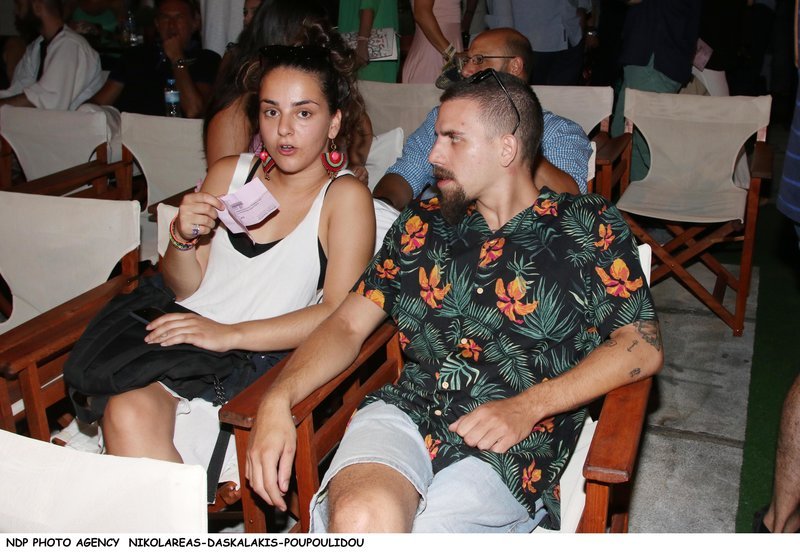 Η κόρη του Βλάσση Μπονάτσου πήγε θέατρο με τον σύντροφό της [εικόνες] | iefimerida.gr 1