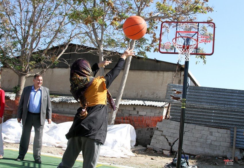 Η ΕΟΕ στο Ανοιχτό Κέντρο Φιλοξενίας στον Ελαιώνα – Πρόσφερε υλικό στους πρόσφυγες [εικόνες] | iefimerida.gr 1