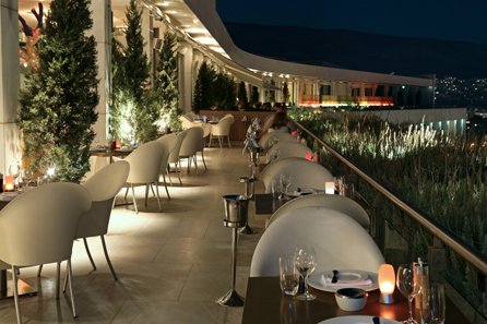 Το μπαρ στην ταράτσα της Αθήνας που βρίσκεται στα 10 καλύτερα του κόσμου -Η Ακρόπολη στο πιάτο, θέα ως τον Πειραιά [εικόνες] | iefimerida.gr 15