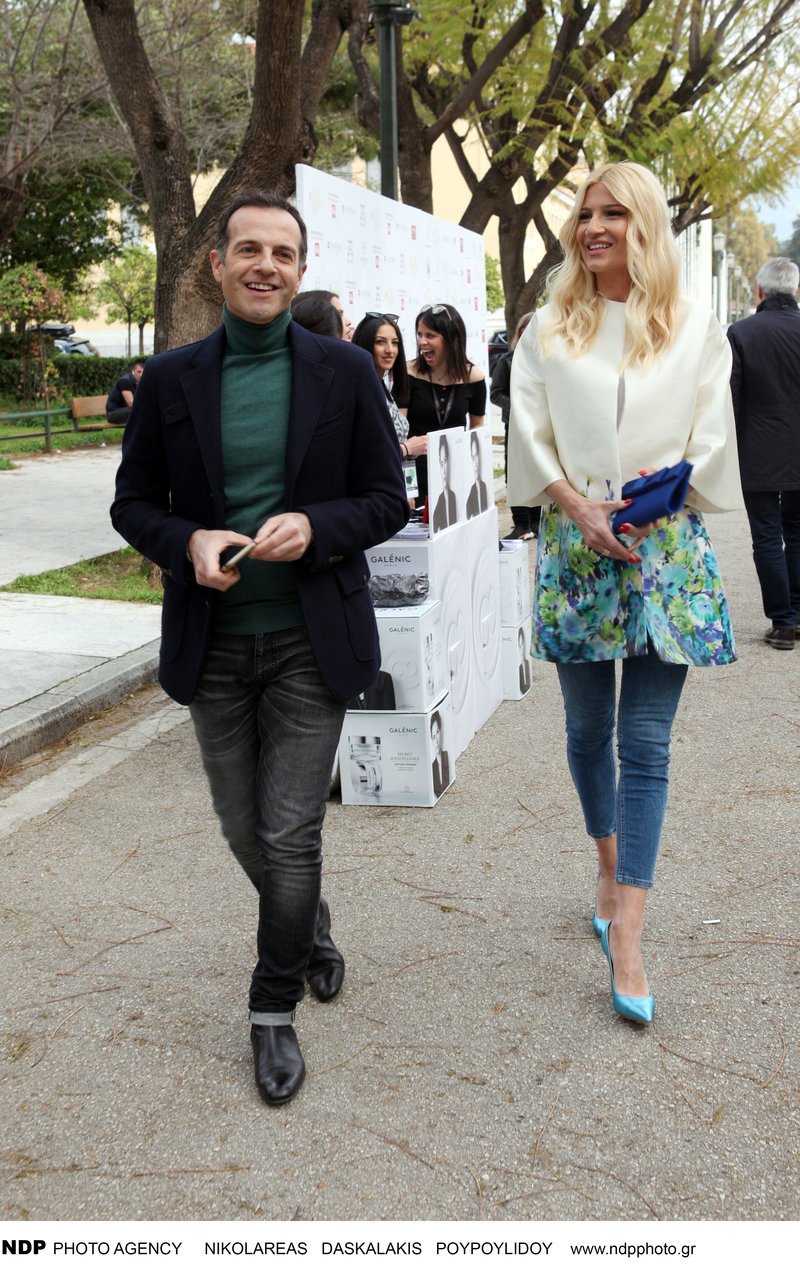 Η Φαίη Σκορδά πήγε σε άλλη διάσταση το λευκό t-shirt, στο σόου του Ζούλια [εικόνες] | iefimerida.gr 4