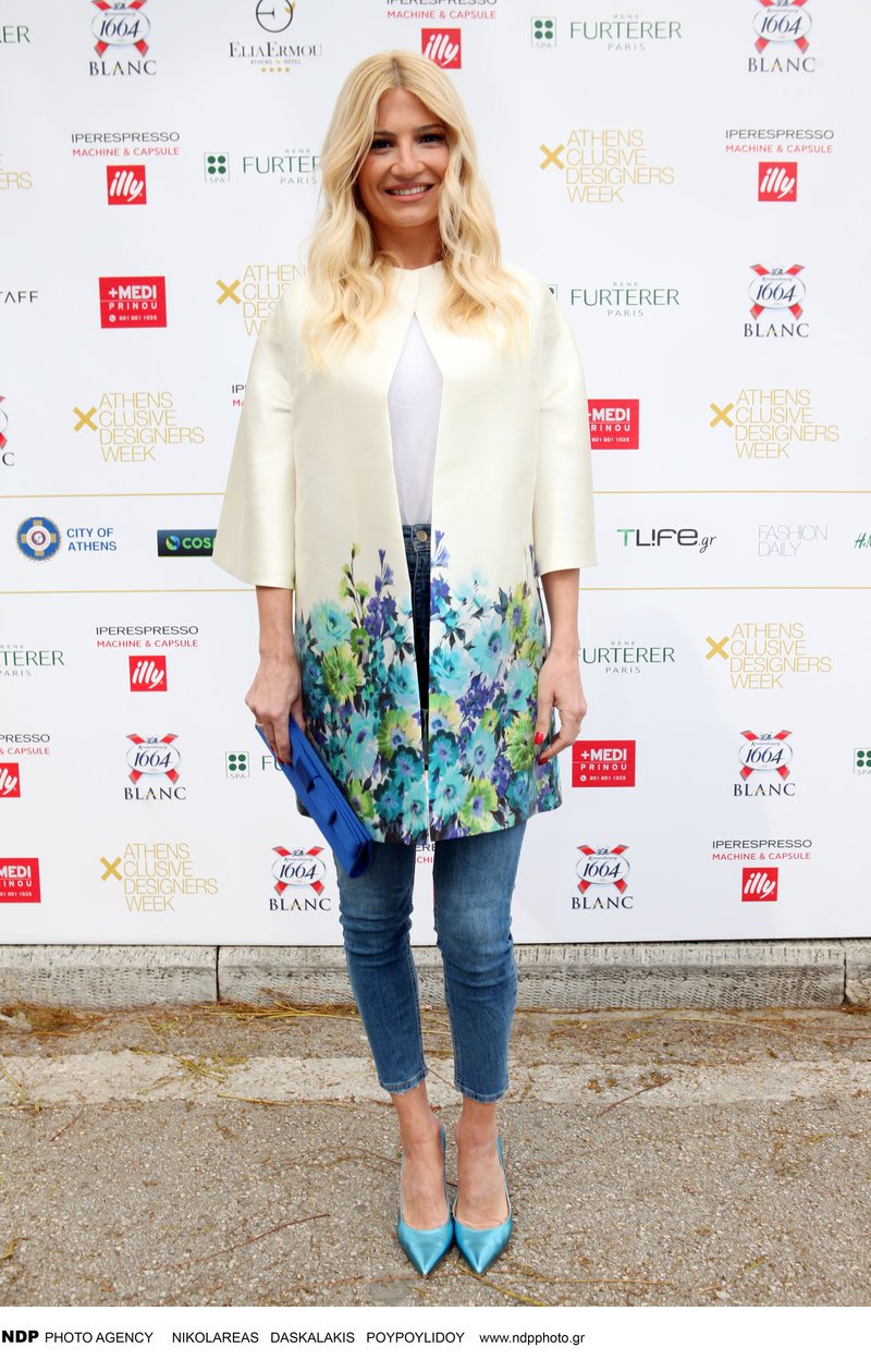 Η Φαίη Σκορδά πήγε σε άλλη διάσταση το λευκό t-shirt, στο σόου του Ζούλια [εικόνες] | iefimerida.gr 1